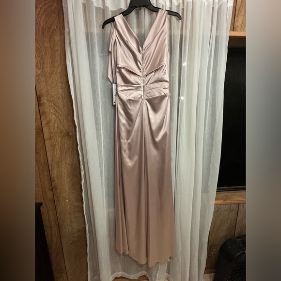 Eliza J Champagne Satin Gown with Bow Accent Size 4 NWT - Picture 4 of 9